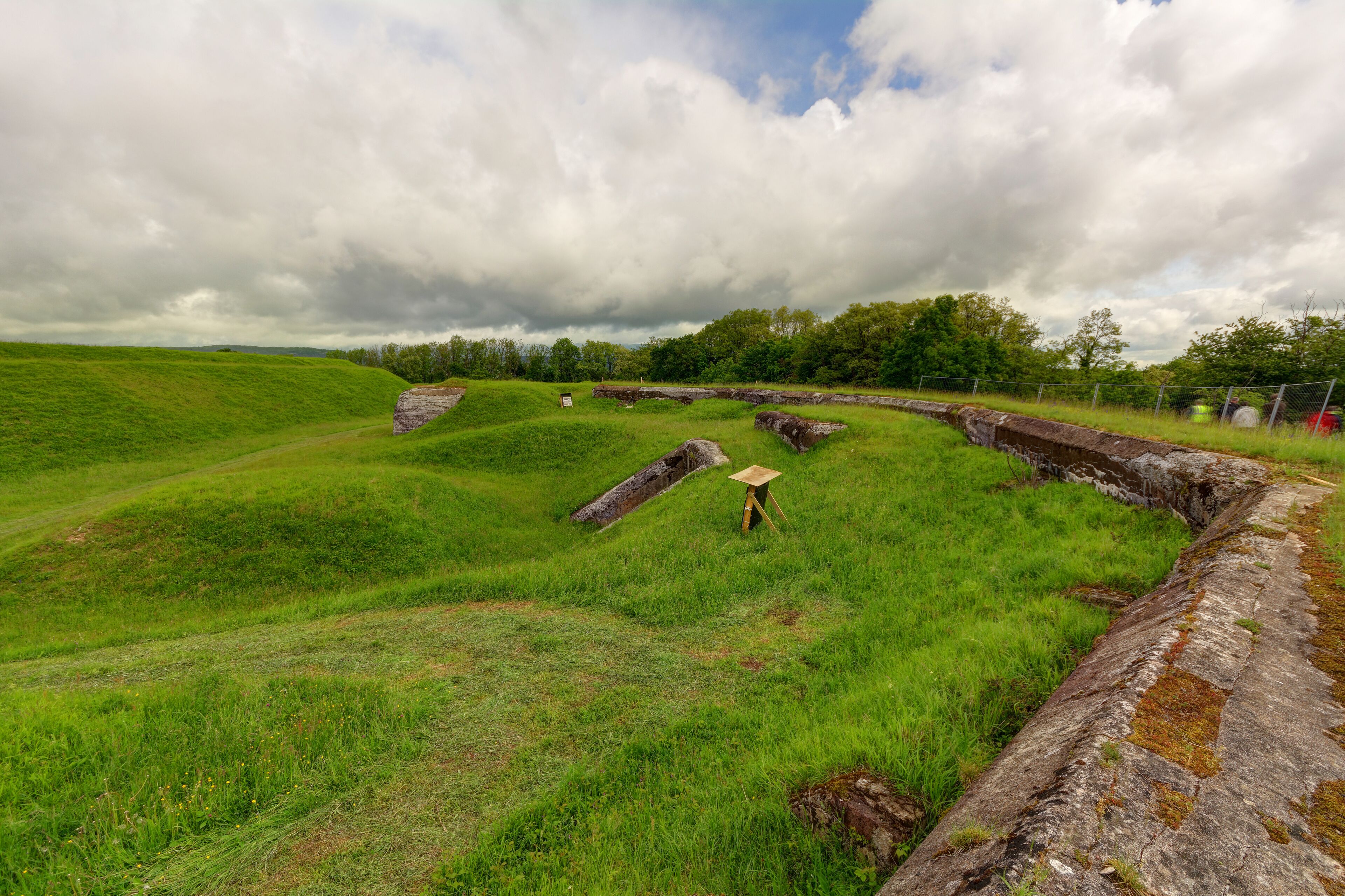 This file was uploaded with Commonist. Fort de Bessoncourt : modernisations à un des saillants du fort (HDR).