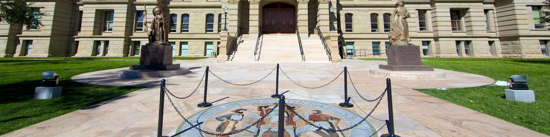 Cheyenne showing a statue or sculpture, an administrative buidling and a square or plaza