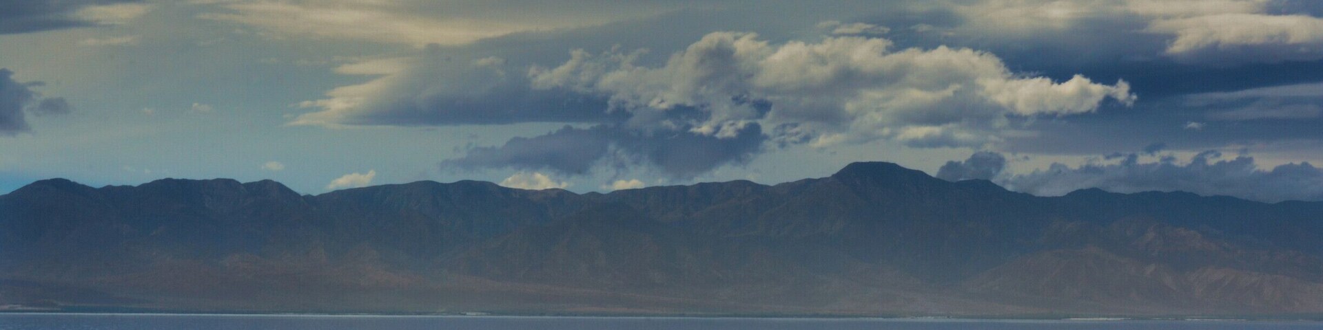 Besides the creepy fish bones lining the edge of the water, the smell and toxic dust in the air, Its a pretty view and their were lots of birds visiting this dry lake bed. The drive through the dune wilderness off hwy 78 and farm land to this odd but interesting body of water is very pretty and worth a stop.
The Salton Sea is a shallow, saline, endorheic rift lake located directly on the San Andreas Fault, predominantly in California's Imperial and Coachella valleys.
#sea #park #blue #nature #mountains #roadtrip #California #desert #lake #educational #clouds #drive #water #BeachTips