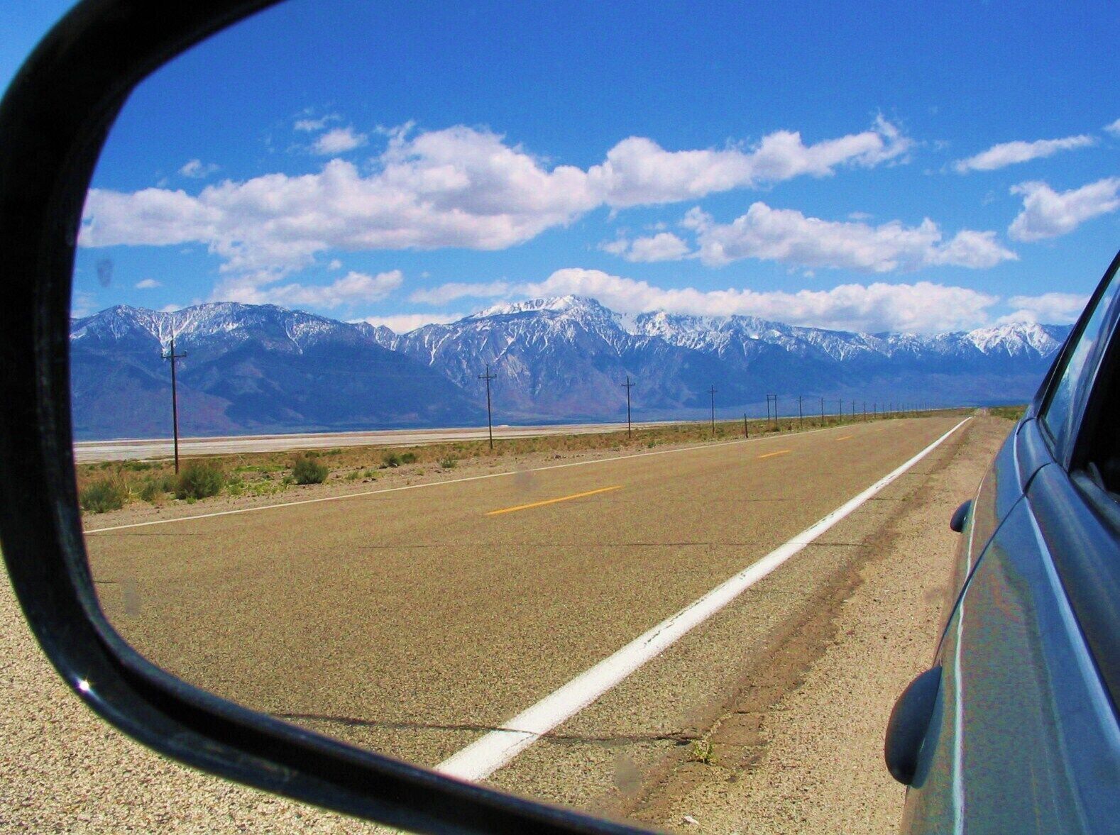 On the way to Death Valley, California. 

25.4.2005