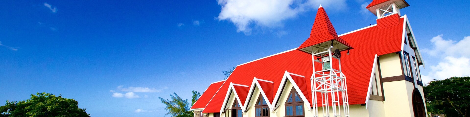 Cap Malheureux featuring general coastal views, religious aspects and a church or cathedral