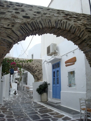 Strolling around Lefkes. Peaceful and beautiful!