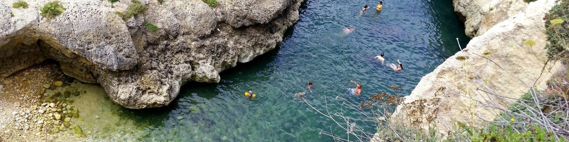 Small swimming area in Gozo. Not too crowded. Located in a small canyon.