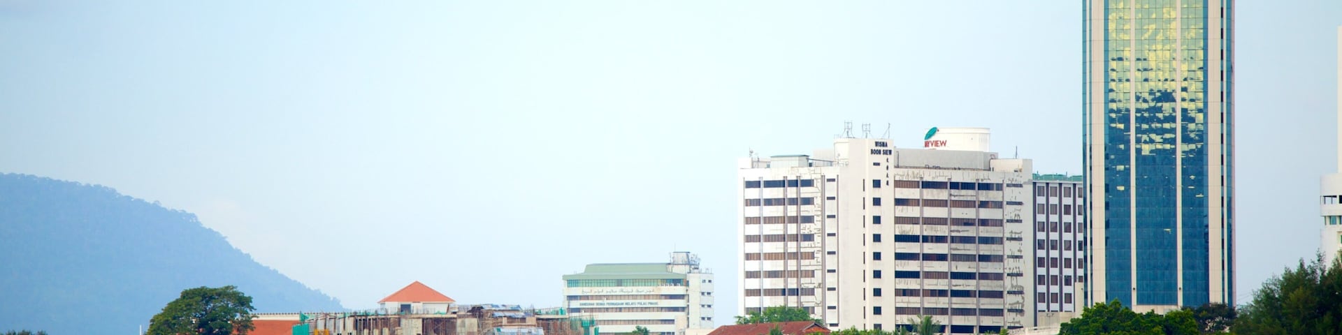 Georgetown showing central business district, a high rise building and boating