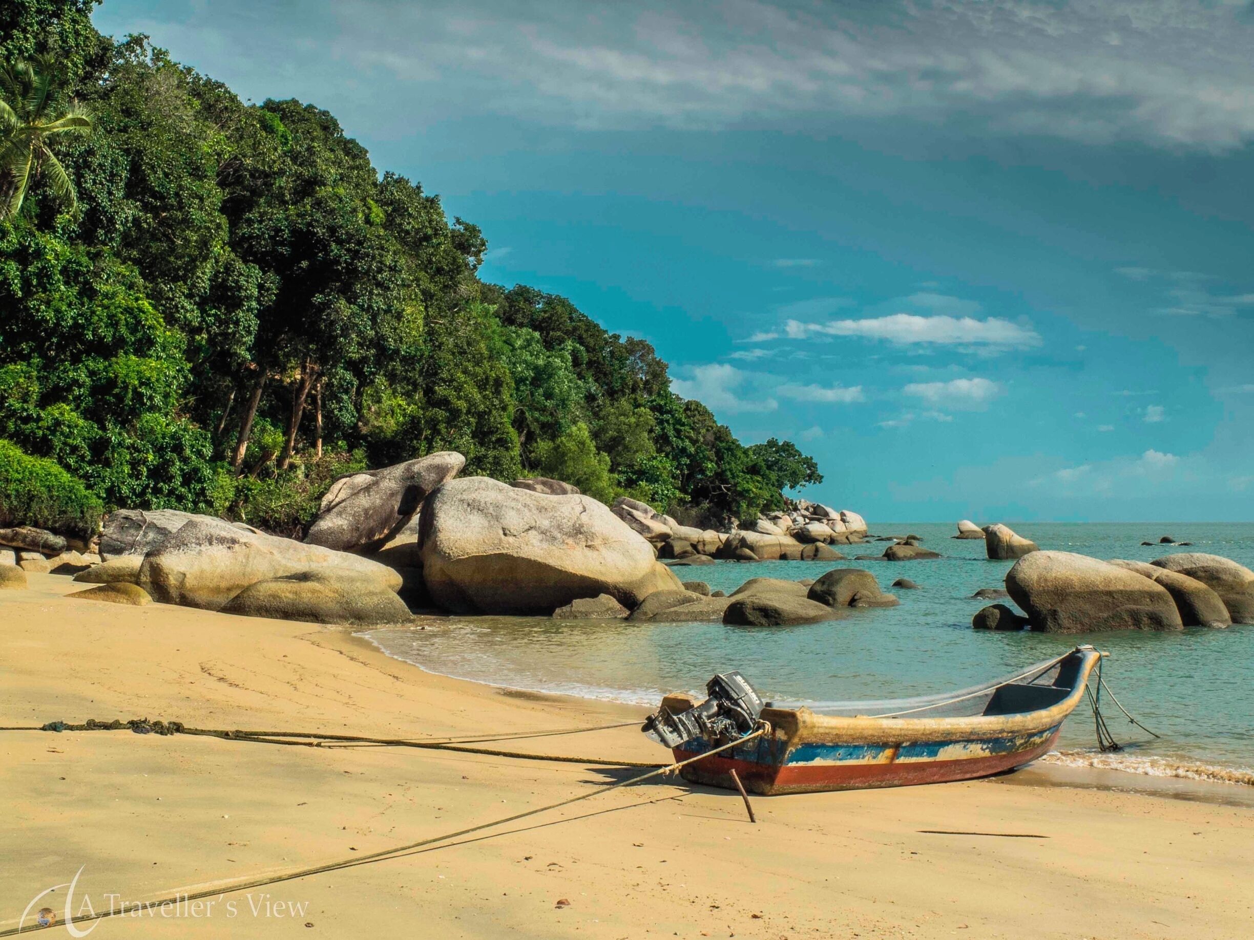 Deserted beach on the north side of Penang Island. Easy to get reach with a scooter.

#beach