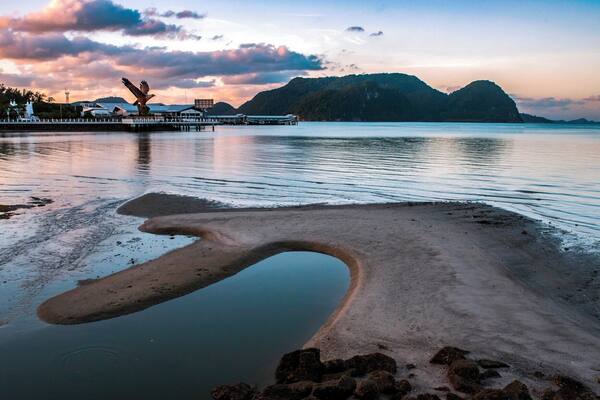 Getting up early means having the place all to myself.
#BvSWater