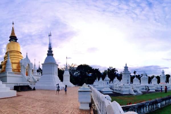 Catching this white wat around sunset gave it a surreal effect. Also met a bunch of little Thai school girls who made me felt like I was back in the 4th grade.