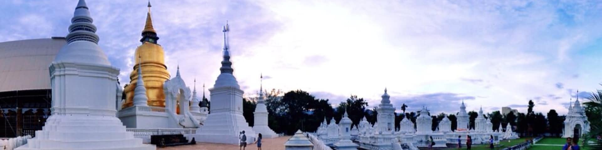 Catching this white wat around sunset gave it a surreal effect. Also met a bunch of little Thai school girls who made me felt like I was back in the 4th grade.