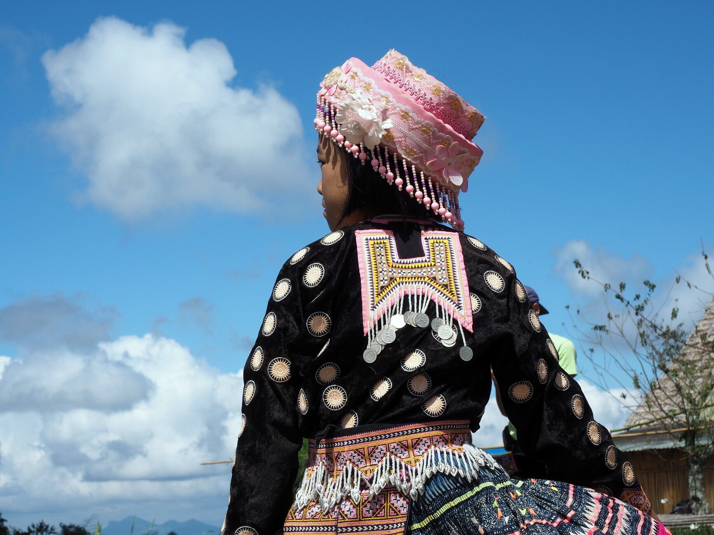 just outside of the city of Chiang Mai you can find Mae Rim district where altitude rises rapidly and nature will stun you with its beauty. A little further is the mountaintop of Mon Jam with stunning views of the surrounding mountains and valley. People who live here are mostly from the Hmong hill tribe, the children often displaying their beautiful traditional garments. 