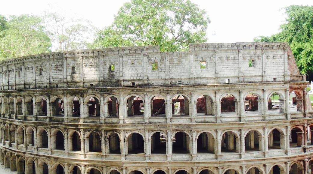 Mini Siam Mini Europe