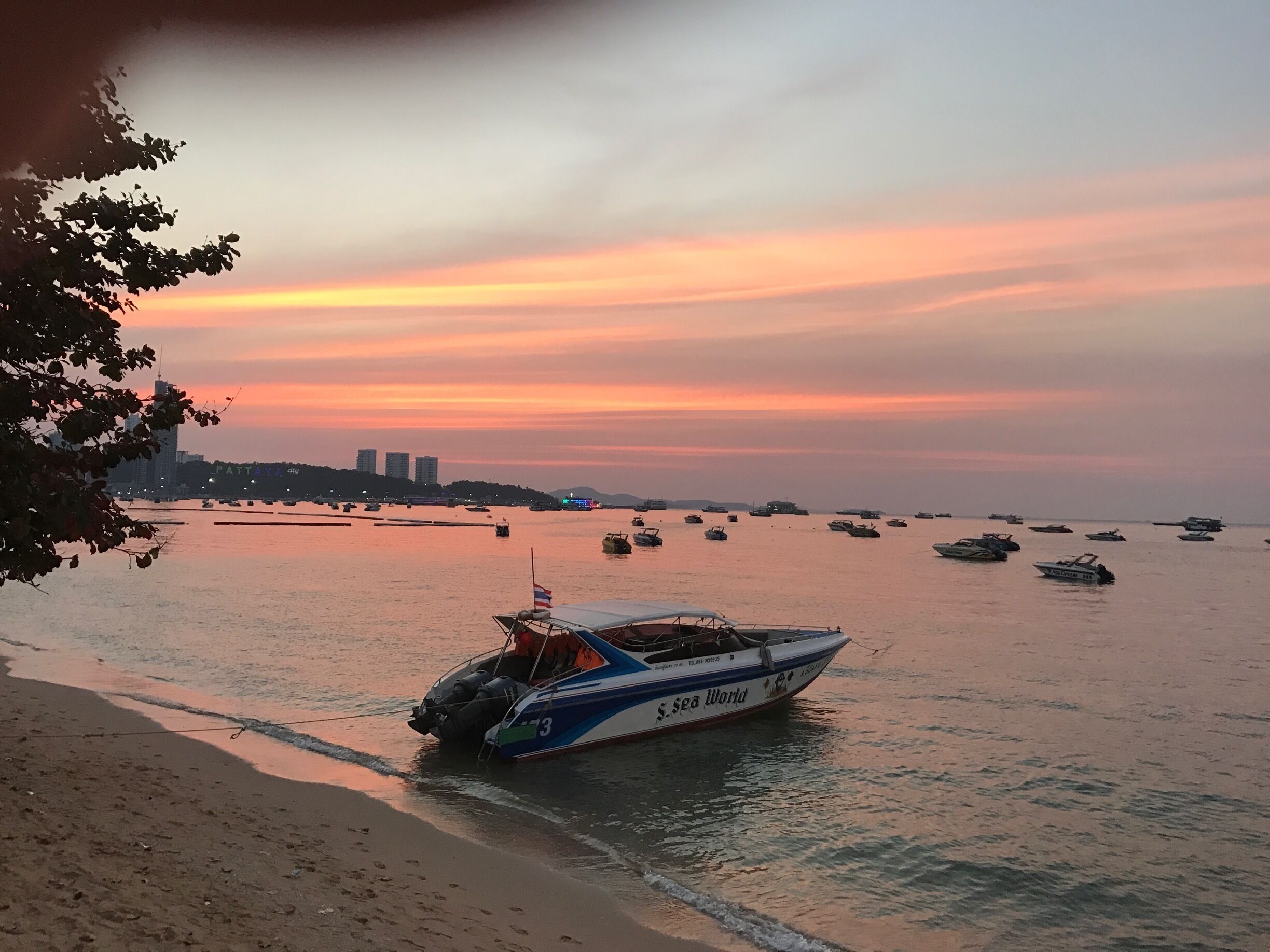 #BeachBound
Great place for water sports. Or just rent a boat & drive towards the setting sun for an unforgettable experience