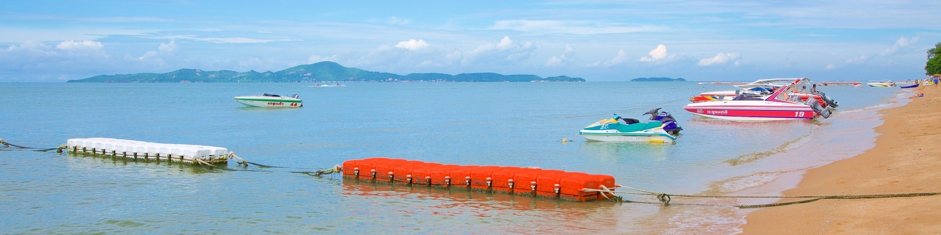 Jomtien Beach which includes a sandy beach