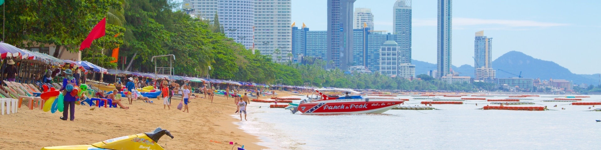 Jomtien Beach showing jet skiing, cbd and boating