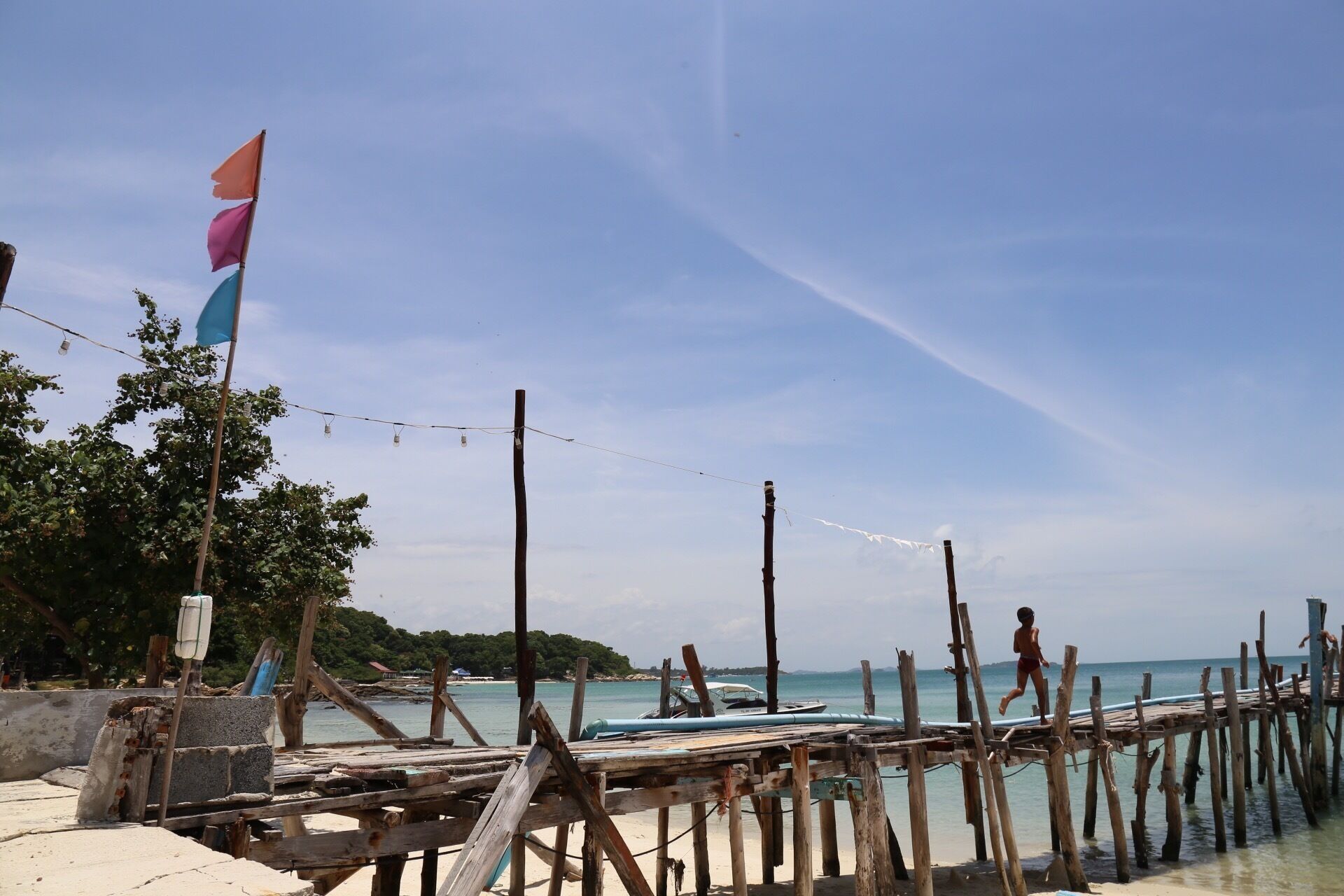 Lung Dam beach with a wonder wood pier....