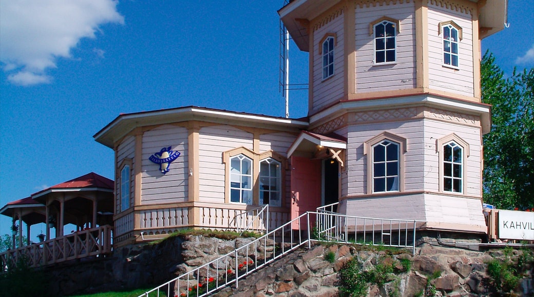 Oulu johon kuuluu vanha arkkitehtuuri ja talo