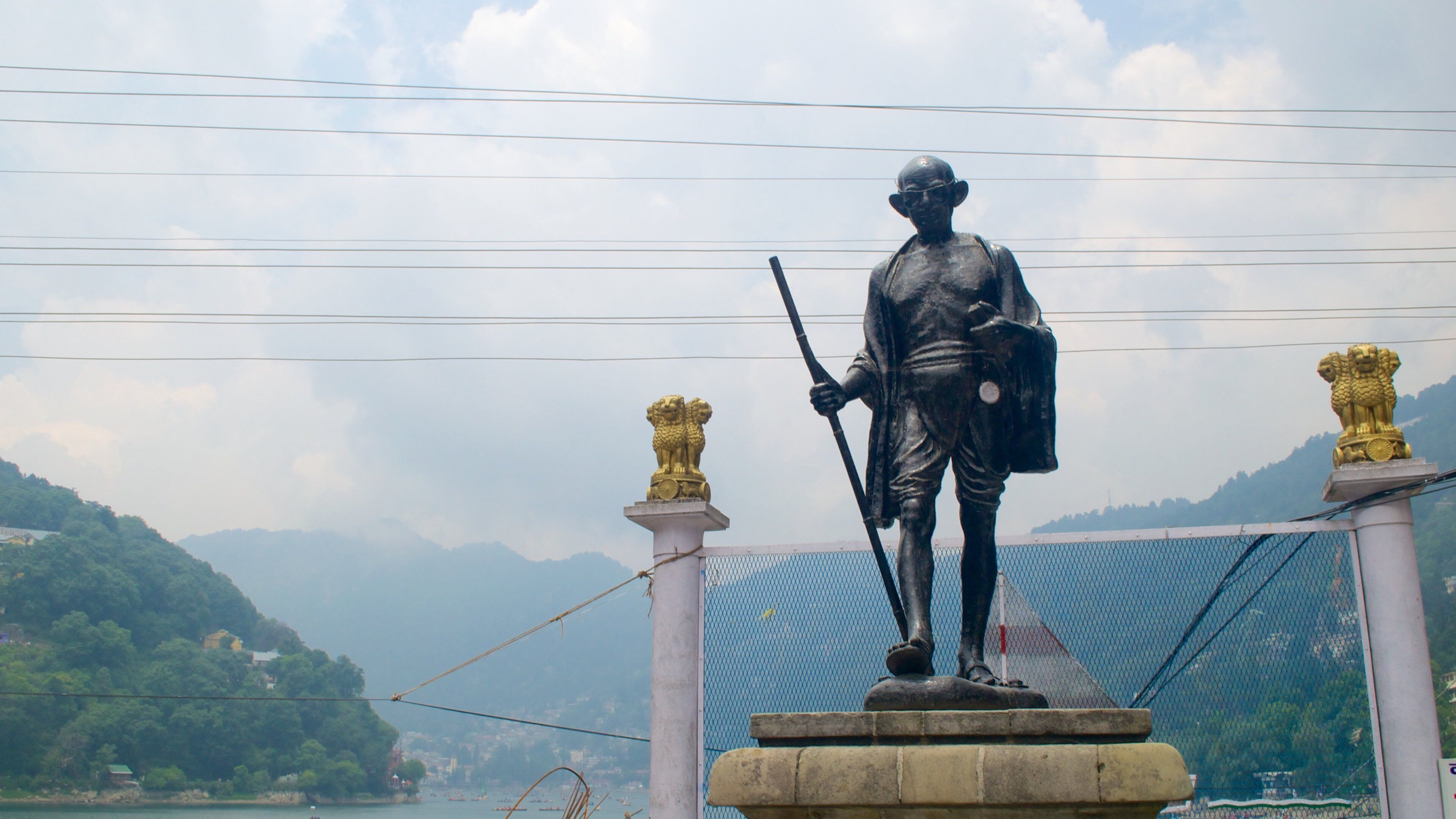 Nainital showing a statue or sculpture