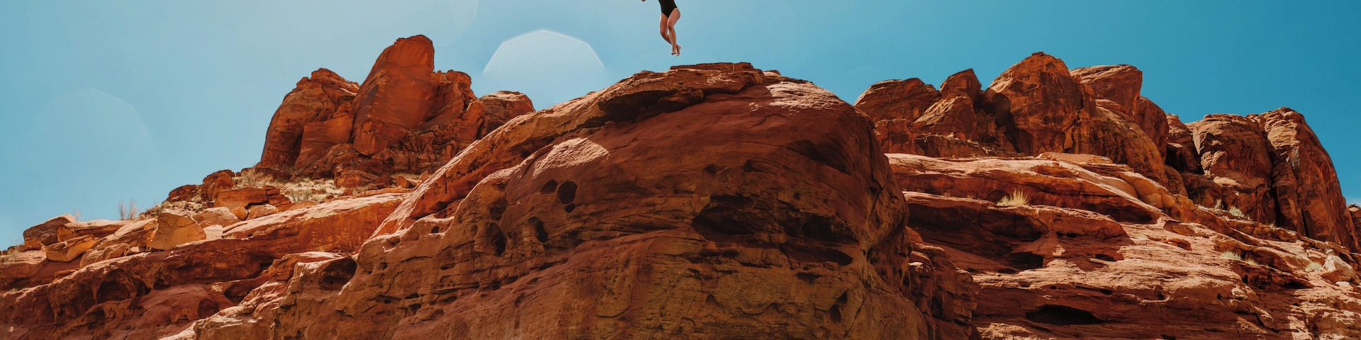 Nothing says adventure like facing your fears head on with an adventure buddy. I had already made the jump, and this is my friend, Brooke, taking the leap while I floated on a kayak below. It takes an adventurous spirit to see the stomach-dropping fear in front of you, and take the leap to overcome it.
Lake Powell is a great spot to find epic rock climbing and cliff jumping. Those who manage to complete the epic climb are rewarded with the thrill of an epic jump! But it is important to always take every precaution, and always check the depth of the water prior to jumping. We found this cliff a swim away from our campsite at Lake Powell. #adventure #cliffjumping