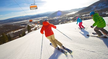 Canyons Resort que incluye nieve, ski en la nieve y una góndola
