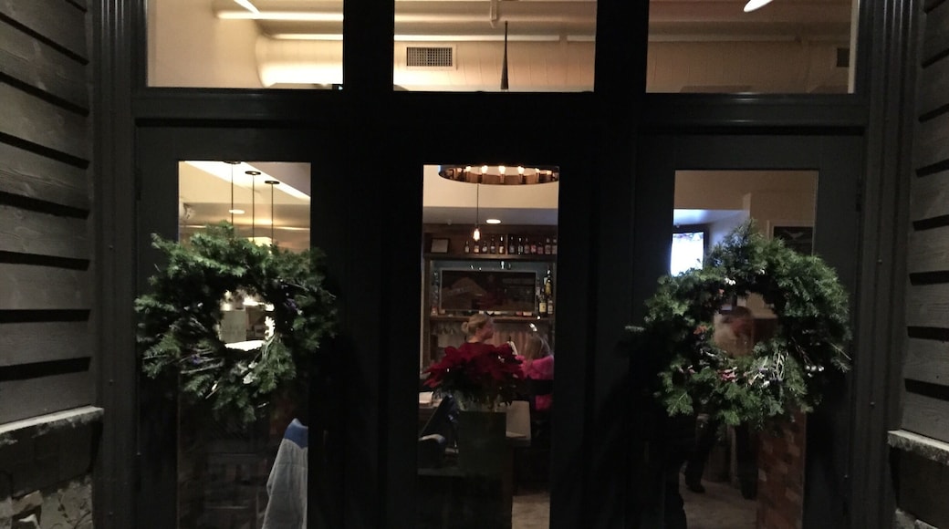 Bad picture, great pizza! This pie rocks! Margarita, Hawaiian (with pancetta and jalapeños), prosciutto and arugula, sausage; all really strong.