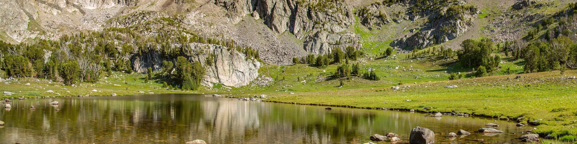 This was a great hike out of Big Sky Montana. It didn’t take long to get into the basin and to be surrounding by the dramatic rock formations. The wildflowers were incredible. We also saw a few pika and marmots along the way. 
#adventure #womenwhohike #hikingadventures