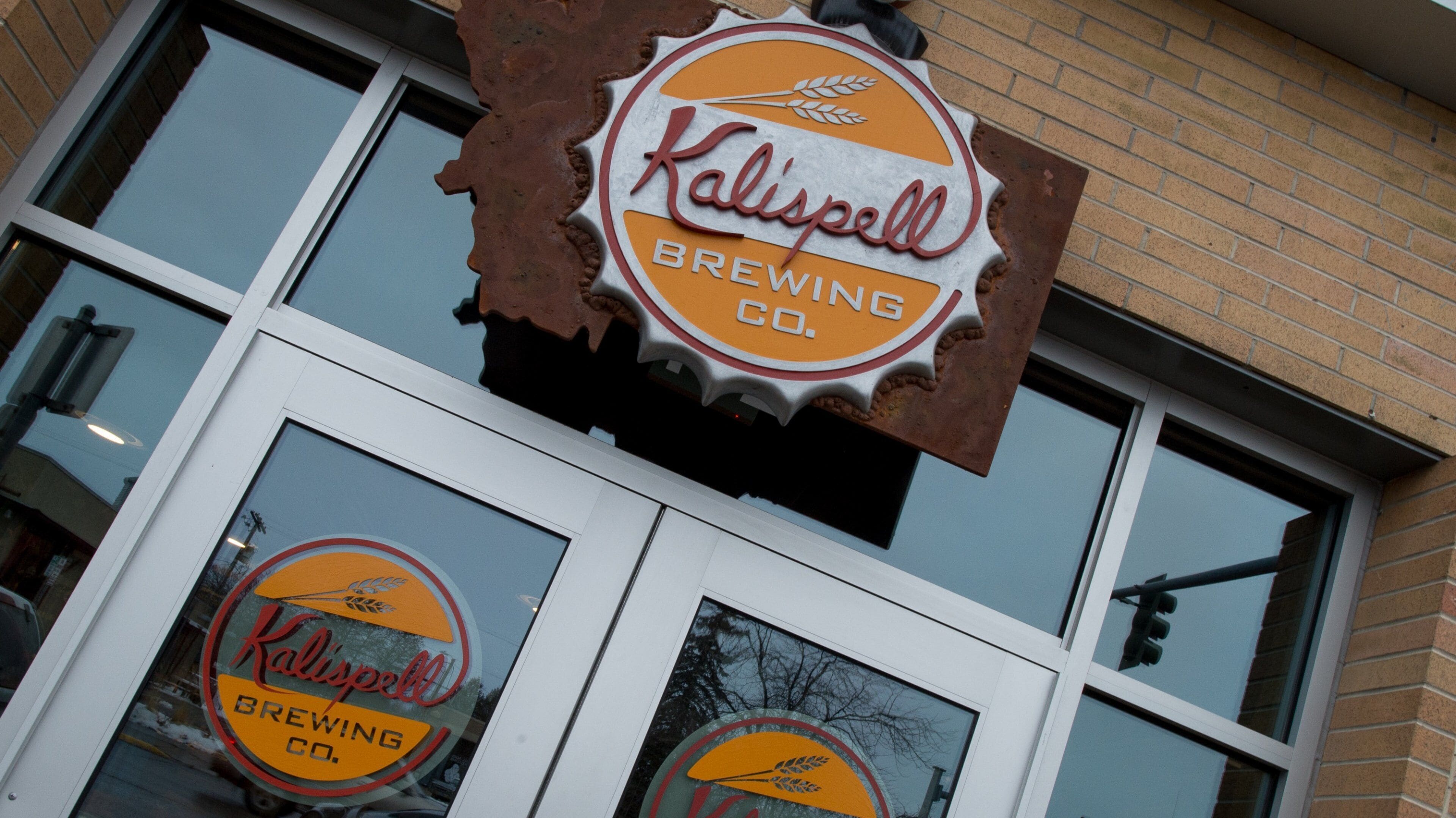 A building with a sign that reads "Kalispell Brewing Co."