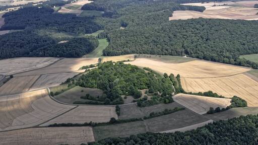 Bilder vom Flug Nordholz-Hammelburg 2015: Der Büchelberg bei Hetzlos.