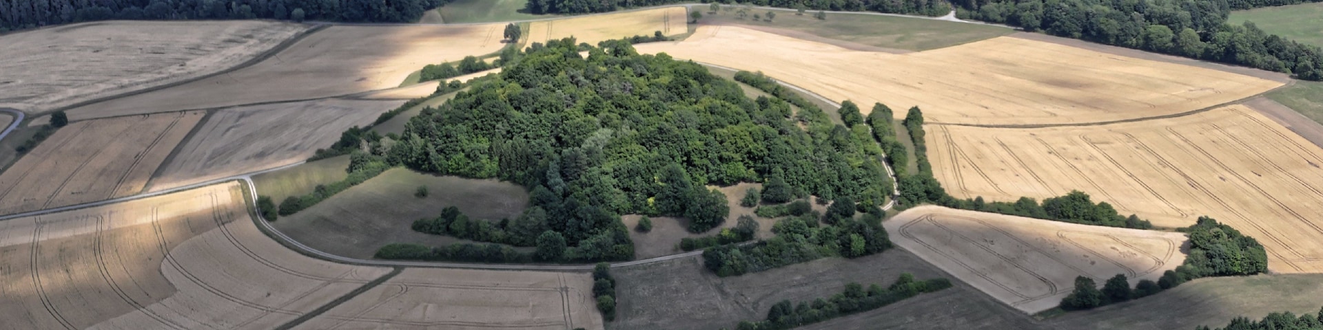 Bilder vom Flug Nordholz-Hammelburg 2015: Der Büchelberg bei Hetzlos.