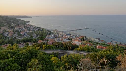 San Vito Chietino 2015 Dieses Foto entstand in Zusammenarbeit mit Stadtbesichtigungen.de Die Seiten Stadtbesichtigungen.de, der dazugehörige Reise Blog sowie die Facebookseite: Stadtbesichtigungen Rom dürfen dieses Bild für Ihre Veröffentlichungen ohne den Hinweis auf Wikipedia, Commons bzw der Lizenz verwenden. Die Verantwortlichen habe von mir (Ra Boe) die Originaldaten zur freien Verfügung übermittelt bekommen.