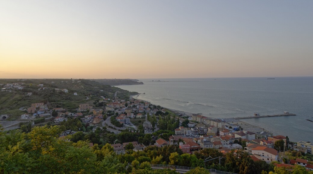 San Vito Chietino 2015 Dieses Foto entstand in Zusammenarbeit mit Stadtbesichtigungen.de Die Seiten Stadtbesichtigungen.de, der dazugehörige Reise Blog sowie die Facebookseite: Stadtbesichtigungen Rom dürfen dieses Bild für Ihre Veröffentlichungen ohne den Hinweis auf Wikipedia, Commons bzw der Lizenz verwenden. Die Verantwortlichen habe von mir (Ra Boe) die Originaldaten zur freien Verfügung übermittelt bekommen.
