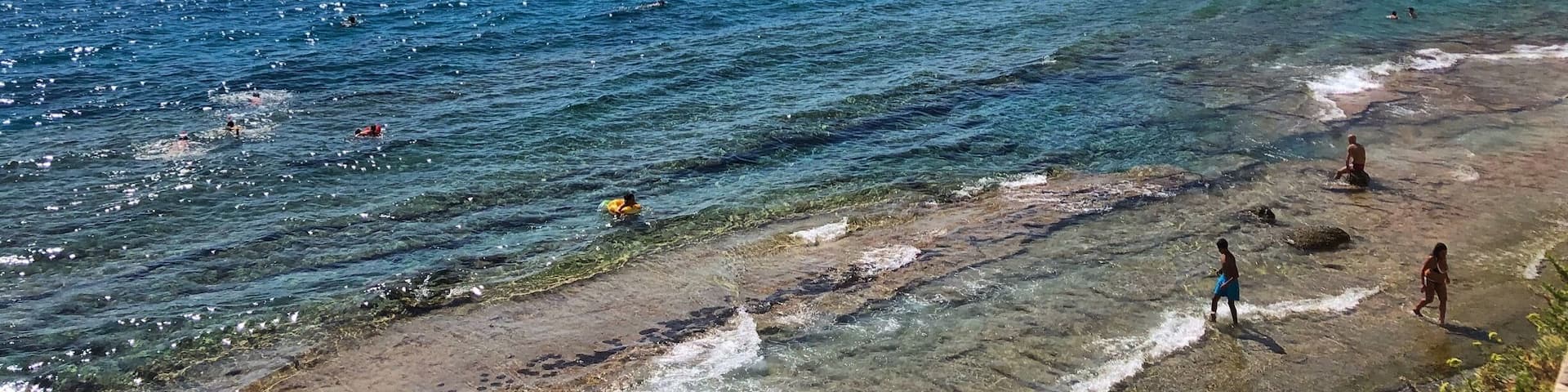 Baia dei Saraceni, Italy đźđč
This is a small but beautiful beach near Varigotti on the Ligurian coast in Italy. The sea is really clear but watch out because the huge underwater rocks can be very slippery and house sea urchins! Itâs also a great place for some snorkeling, so bring a mask đ
#baiadeisaraceni #varigotti #finaleligure #liguria #liguriancoast #coast #sea #beach #snorkeling #italy