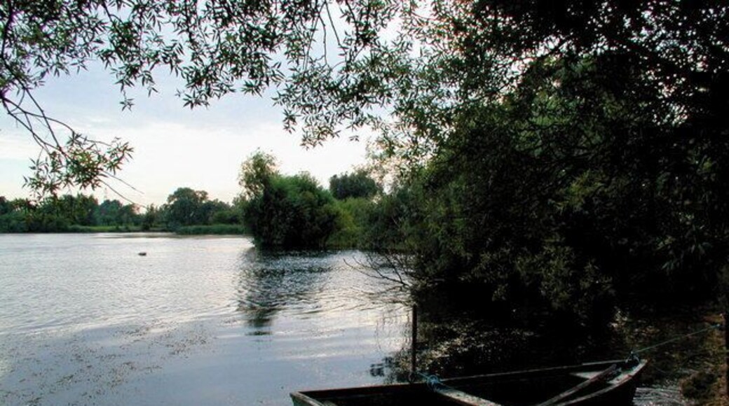 Wyboston Leisure Park. A view across the southern lake on a summer evening at Wyboston Leisure Park near St. Neots, Cambridgeshire.