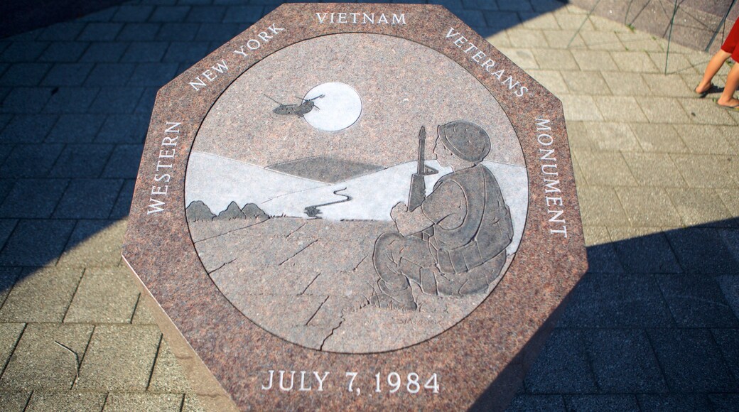 Cataratas do Niágara - oeste de Nova York que inclui um monumento e sinalização