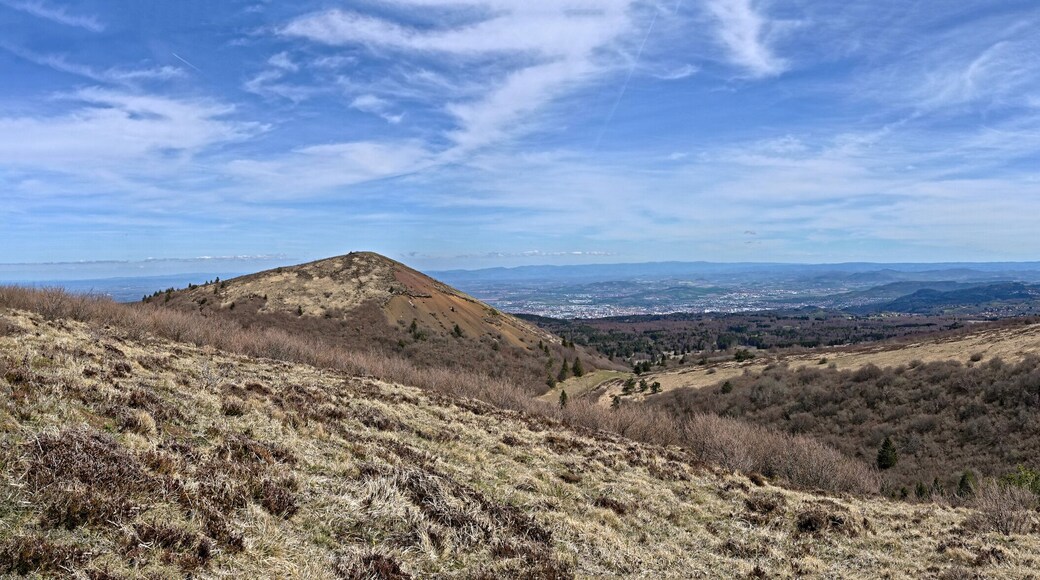 Vue du sommet de puys de Cliersou, Puy de Dôme , Auvergne , France