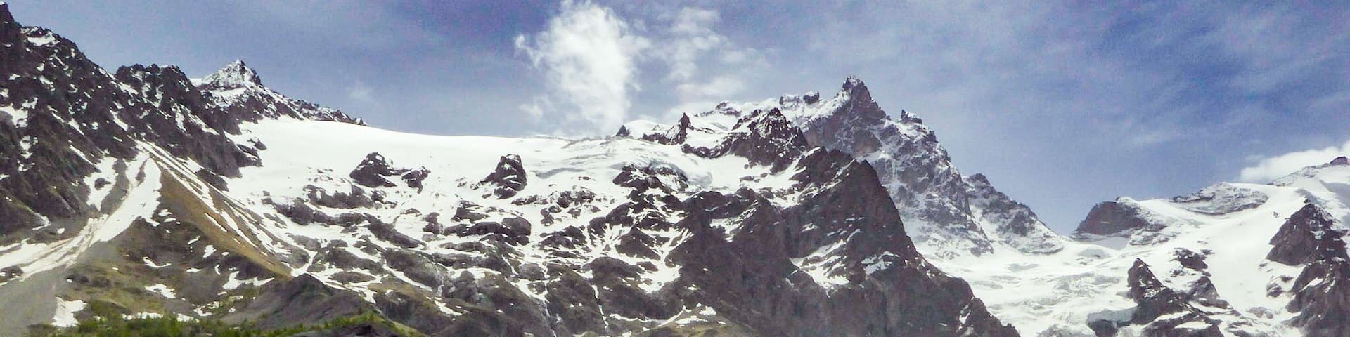 Dropping down from the Col du Lautaret on the D1091 and views to the left are beautiful.
We were lucky the the top were still snow capped in May.