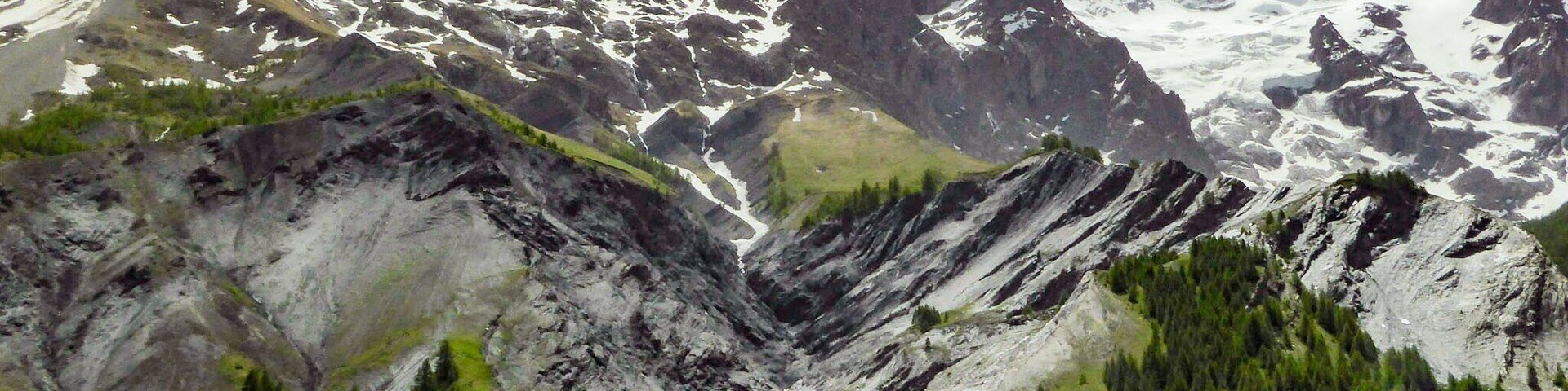 Dropping down from the Col du Lautaret on the D1091 and views to the left are beautiful.
We were lucky the the top were still snow capped in May.
