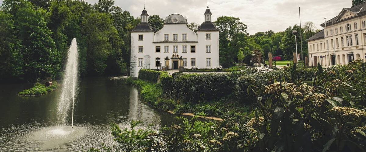 Schloss Borbeck is a famous wedding location in Essen, Germany and has a beautiful park right behind it.