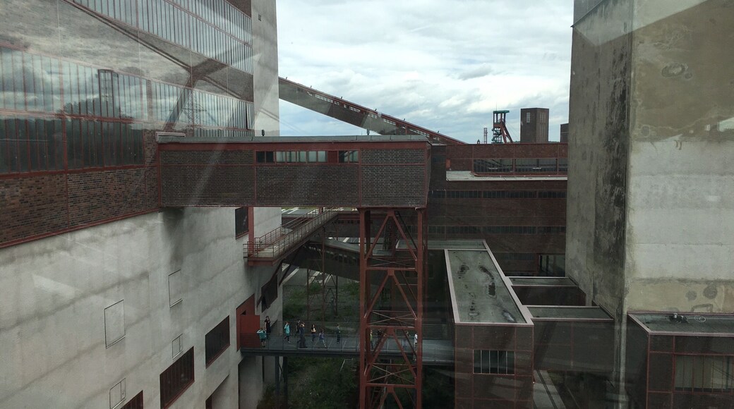 The Zollverein XII Coal Mine Industrial Complex is an important example of a European primary industry of great economic significance in the 19th and 20th centuries. It consists of the complete installations of a historical coal-mining site: the pits, coking plants, railway lines, pit heaps, miner’s housing and consumer and welfare facilities. The mine is especially noteworthy of the high architectural quality of its buildings of the Modern Movement.