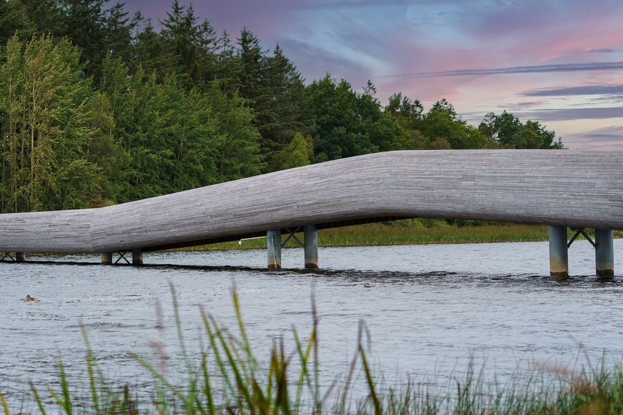 Beautiful nature and hiking trips at Midgardsormen wooden bridge.