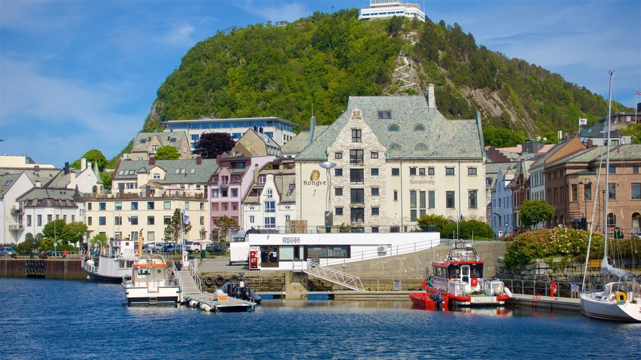 Alesund - More og Romsdal showing a river or creek