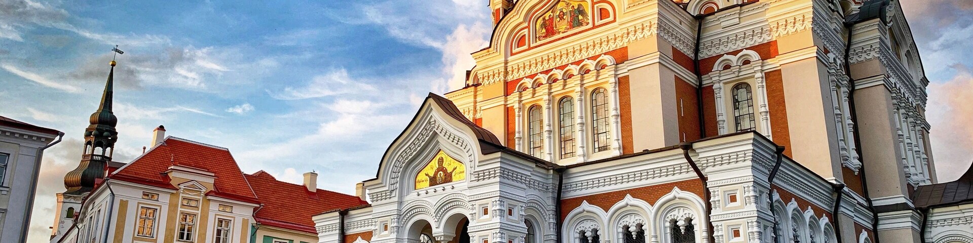 Sitting majestically at the Toompea hill, Tallinn, The Alexander Nevsky Cathedral (Estonian: Aleksander Nevski katedraal) is an orthodox cathedral in the Tallinn Old Town, Estonia. It was built to a design by Mikhail Preobrazhensky in a typical Russian Revival style between 1894 and 1900, during the period when the country was part of the Russian Empire. The Alexander Nevsky Cathedral is Tallinn's largest and grandest orthodox cupola cathedral.