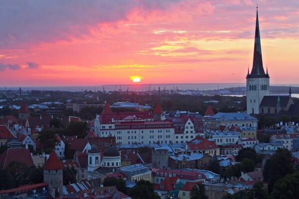 Spectacular sunset over the rooftops of Tallinn, the capital of Estonia, that is oozing with medieval feel.
The old city used to be an important hanseatic trading place during 13th-16th centuries. Today, it is a UNESCO world heritage site and a popular place among history lovers.
#AboveItAll