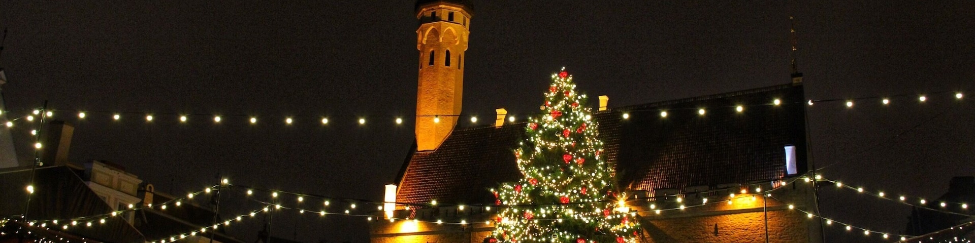 Christmas markets arrived in Tallinn. Enjoy the mulled wine. Glühwein/glögi. And buy your Christmas gifts here.