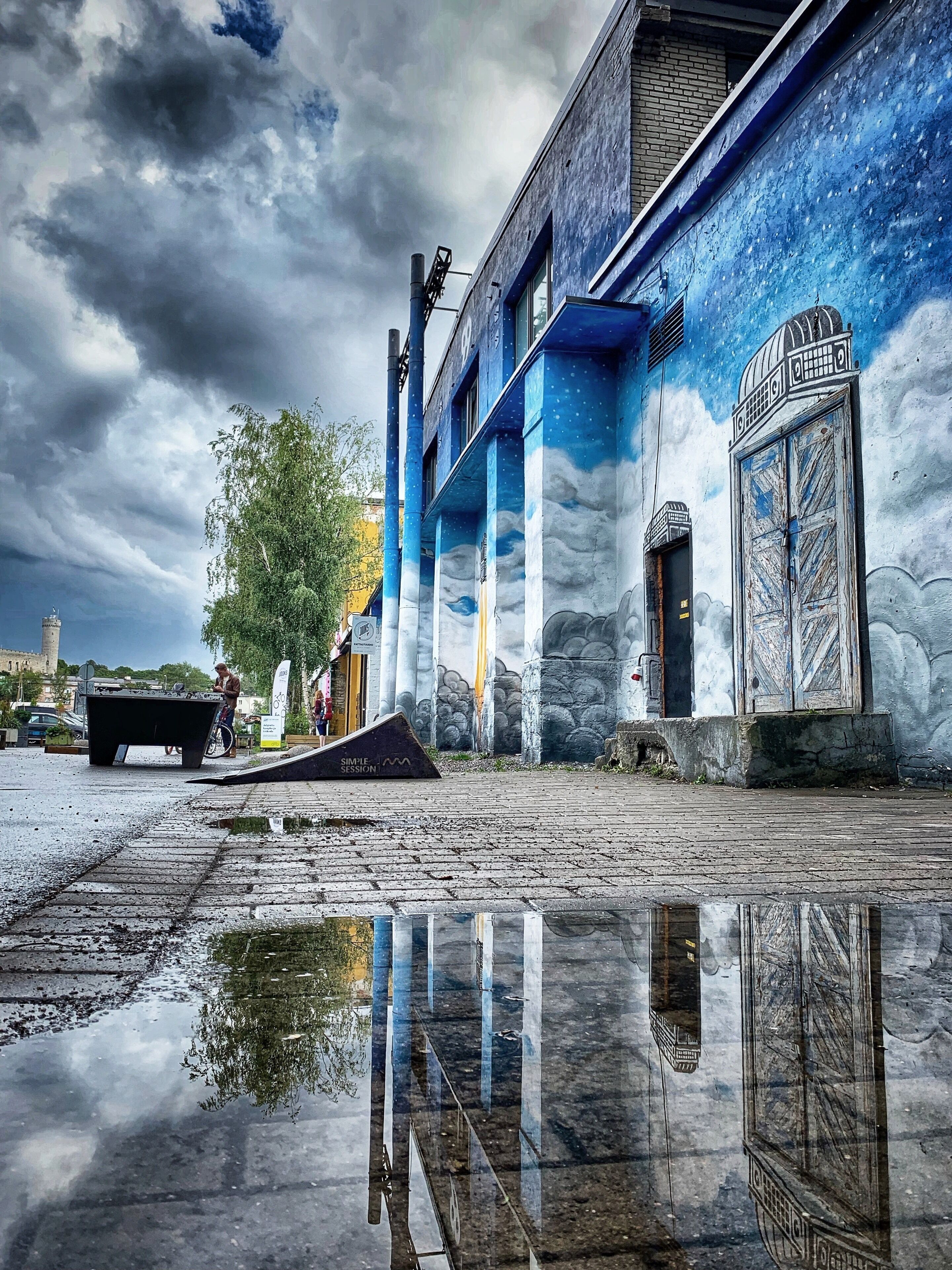 Tallinn’s “hipster” neighborhood, that’s what the locals refer to it as, but this is officially called “Telliskivi Creative City”.
Located in a former industrial complex, it’s the creative centre of Tallinn, and the largest creative centre in Estonia, consisting of studios, creative companies, and offices of NGOs. And of course, my favorite part: restaurants & bars built inside of shipping containers, old train cars, & food trucks, etc... 😁
⠀⠀⠀⠀⠀⠀⠀⠀⠀
#estonia #tallinn