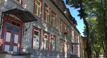 Le charme des maisons de bois du quartier de kalamejaa