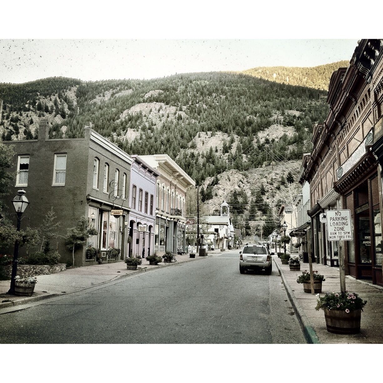 Just pulled into this little town to look at a wildlife overlook. The main street is very small and well preserved from when this mounting community was formed. Be sure to get there early in the day if you want to actually shop. Everything seemed to close after 5/6pm. #localgem