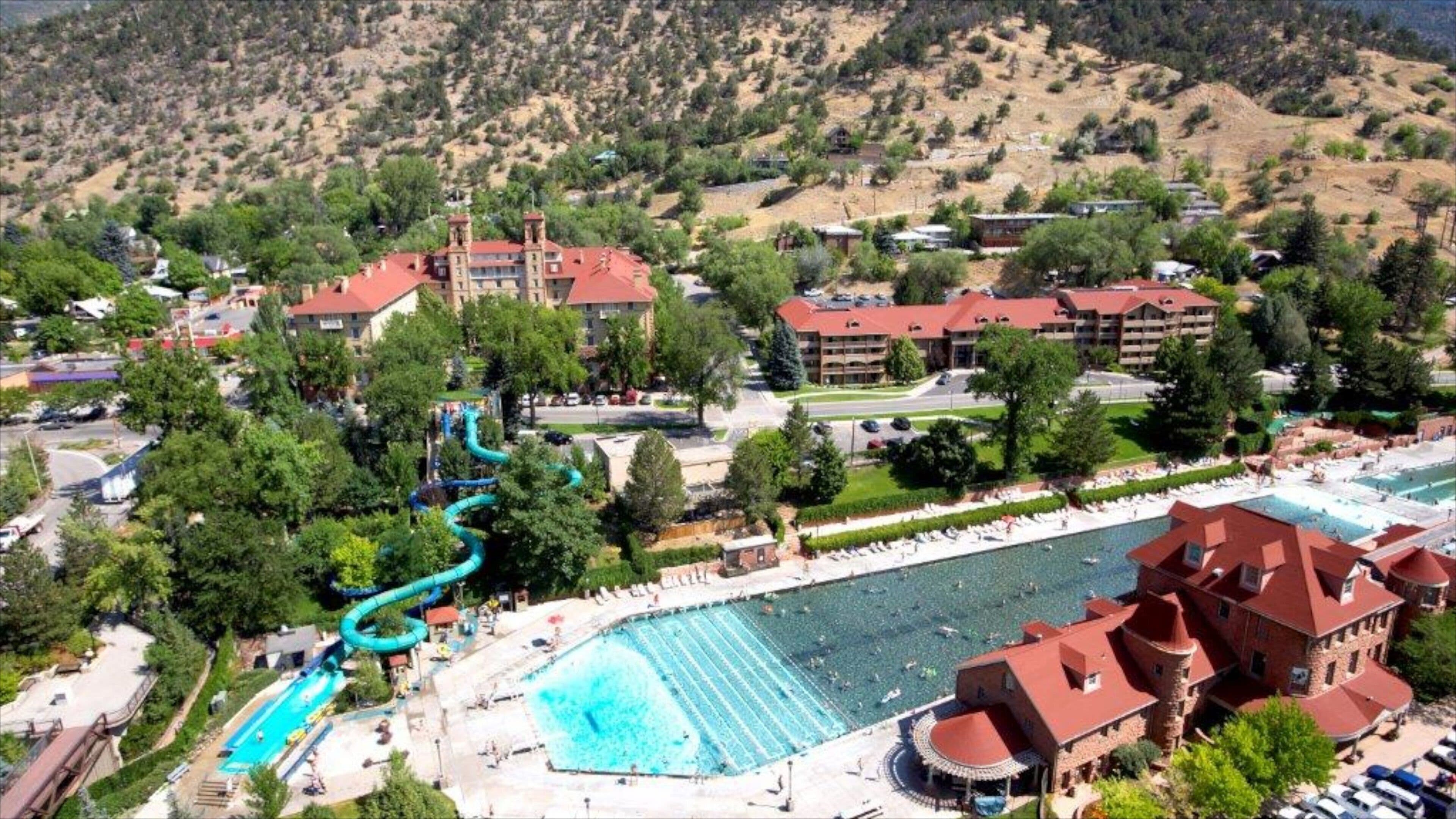 Glenwood Springs som inkluderar ett äventyrsbad, ett lyxhotell och åkattraktioner