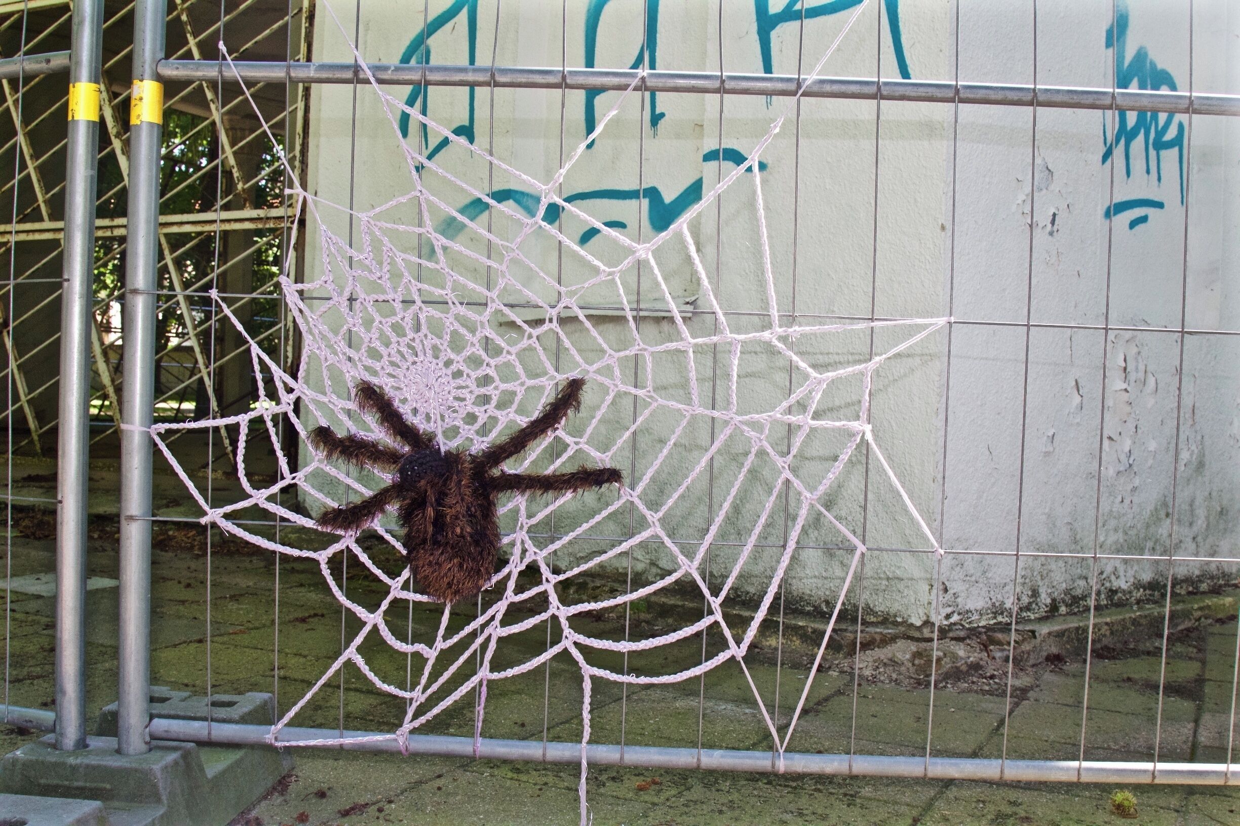 The park itself is beautiful, but there are also all these funky yarn street art designs. I had heard about them, but had not spotted any until I went to this park. They apparently change all the time, so keep your eyes open!