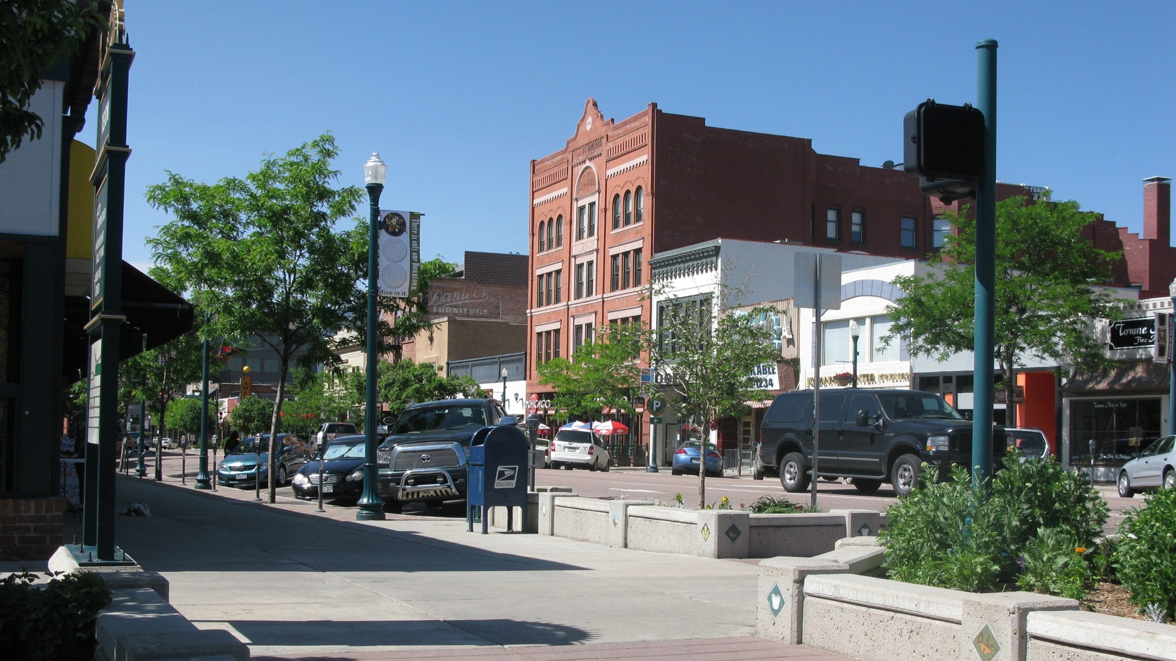 科羅拉多泉市中心 呈现出 街道景色 和 城市