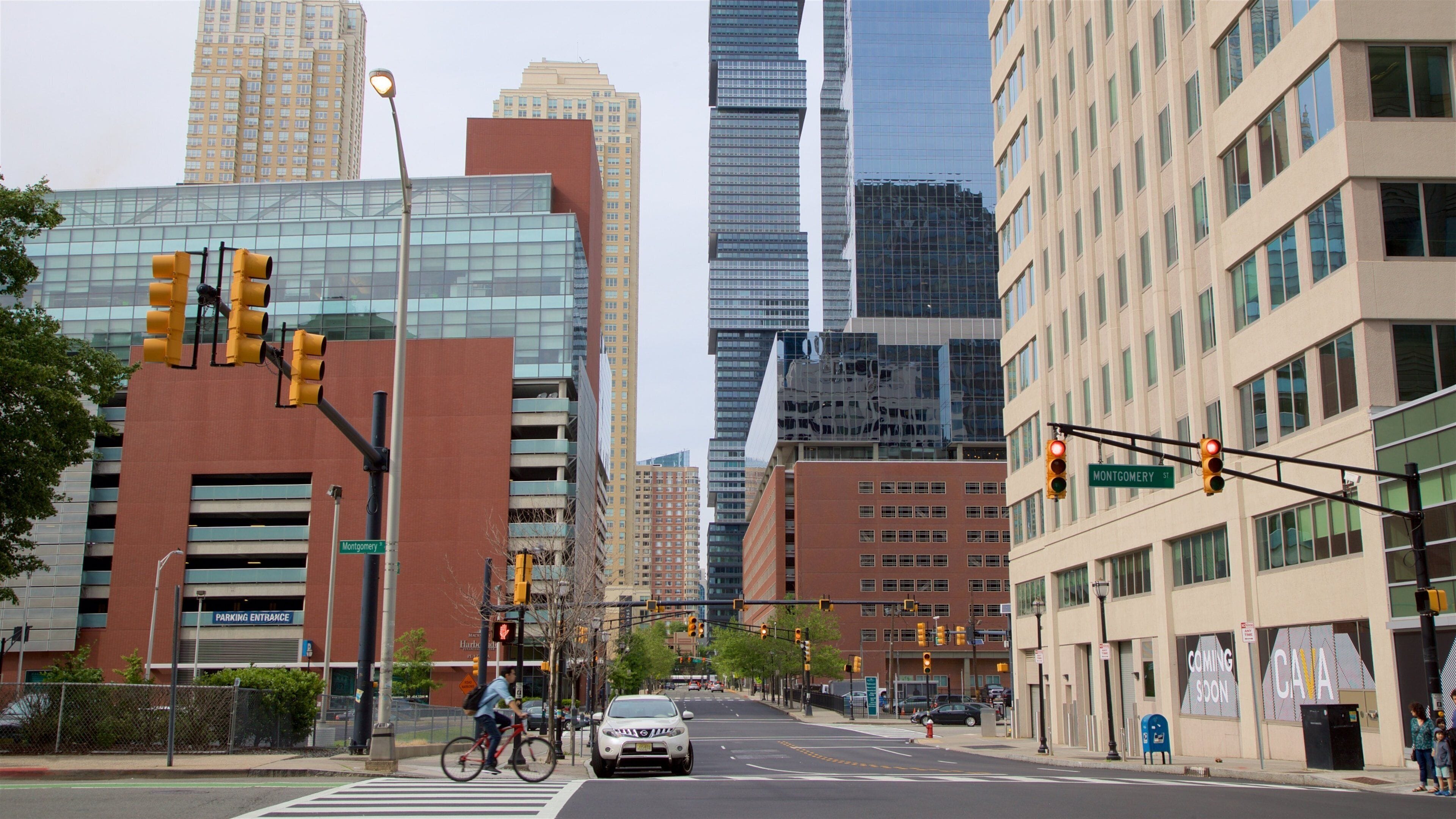 Downtown Jersey City som viser en skyskraber og en by