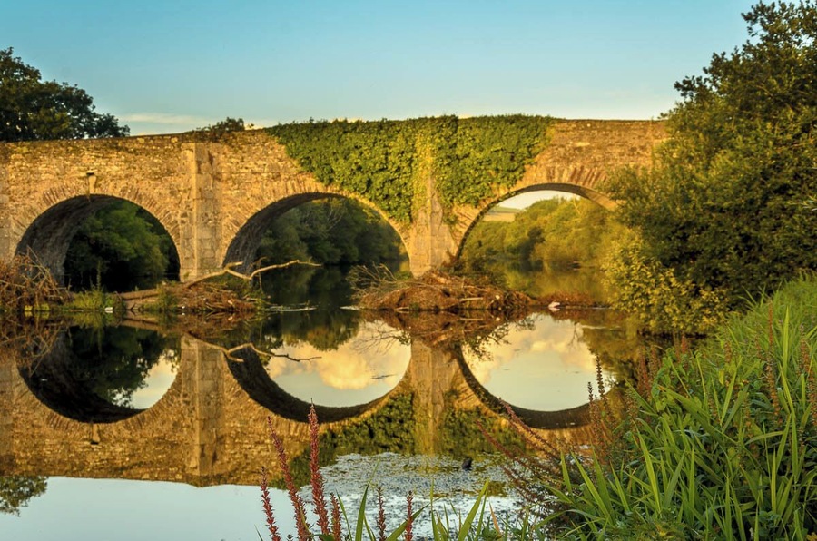 #GoldenHour on the River Lee in Inniscarra, Co. Cork, Ireland. Summer glow on the bridge.